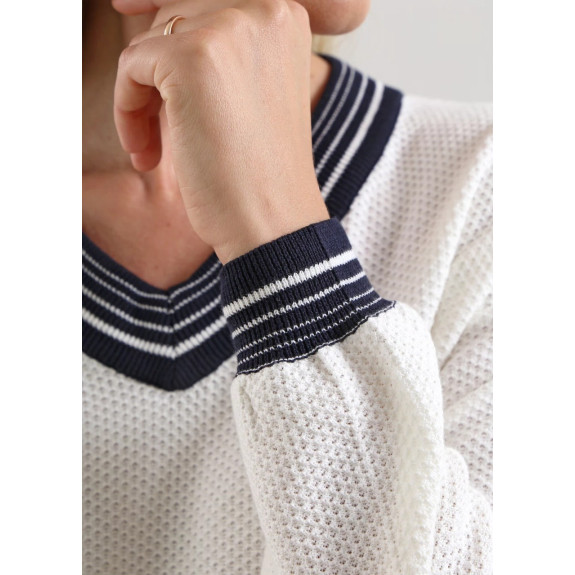 Pull Nubile White Femme