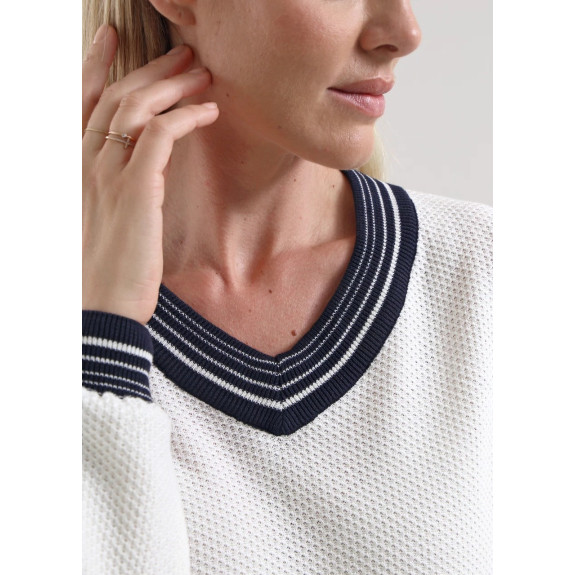 Pull Nubile White Femme